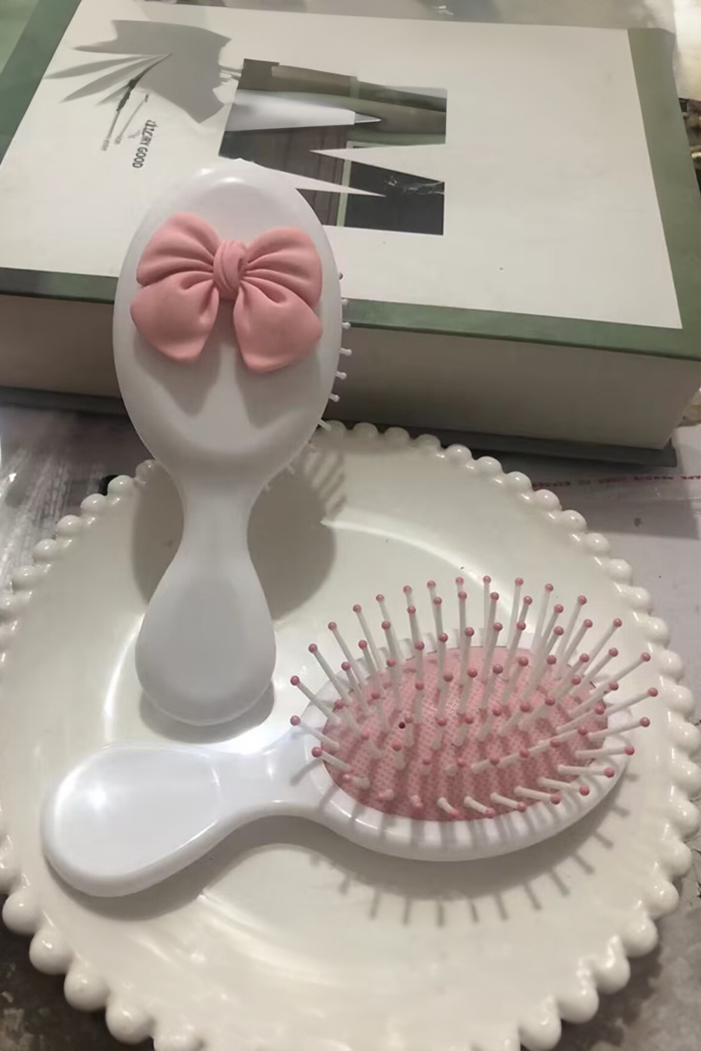 White 3D Cute Bow Air Cushion Message Comb