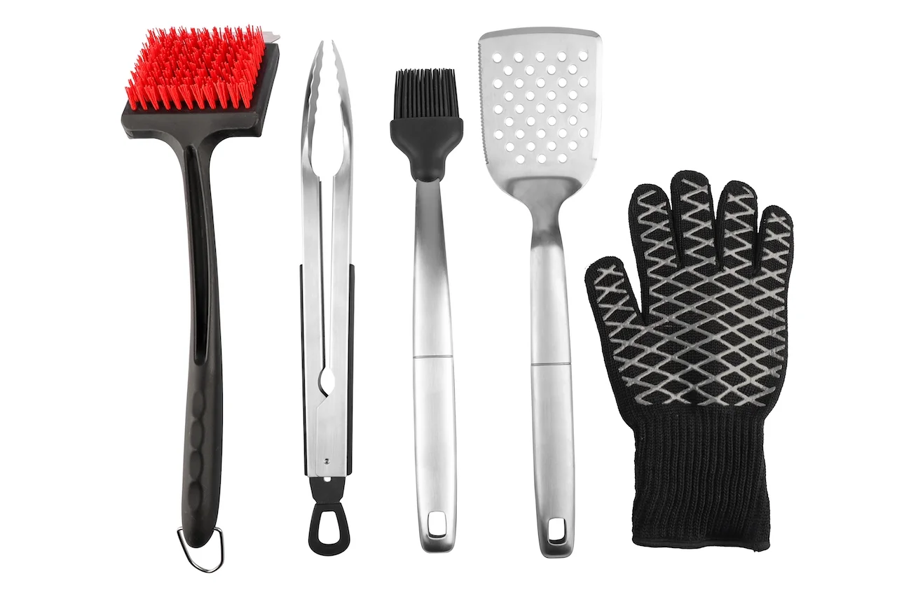 PitMaster King Cook & Clean BBQ Grill Essentials 5pc Value Set with Tongs, Spatula, Basting Brush, Cleaning Brush and EN407 Certified 932F Heat Gloves