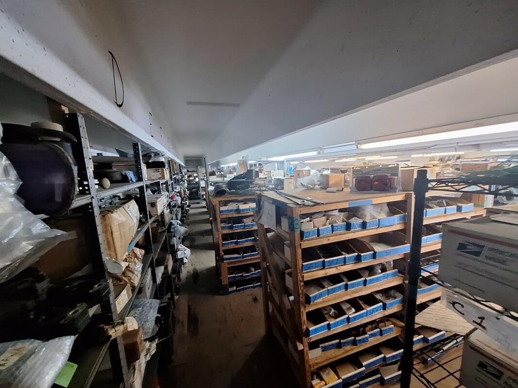 Springfield 1040002 Deluxe Captain's Seat with Armrest - Off-White