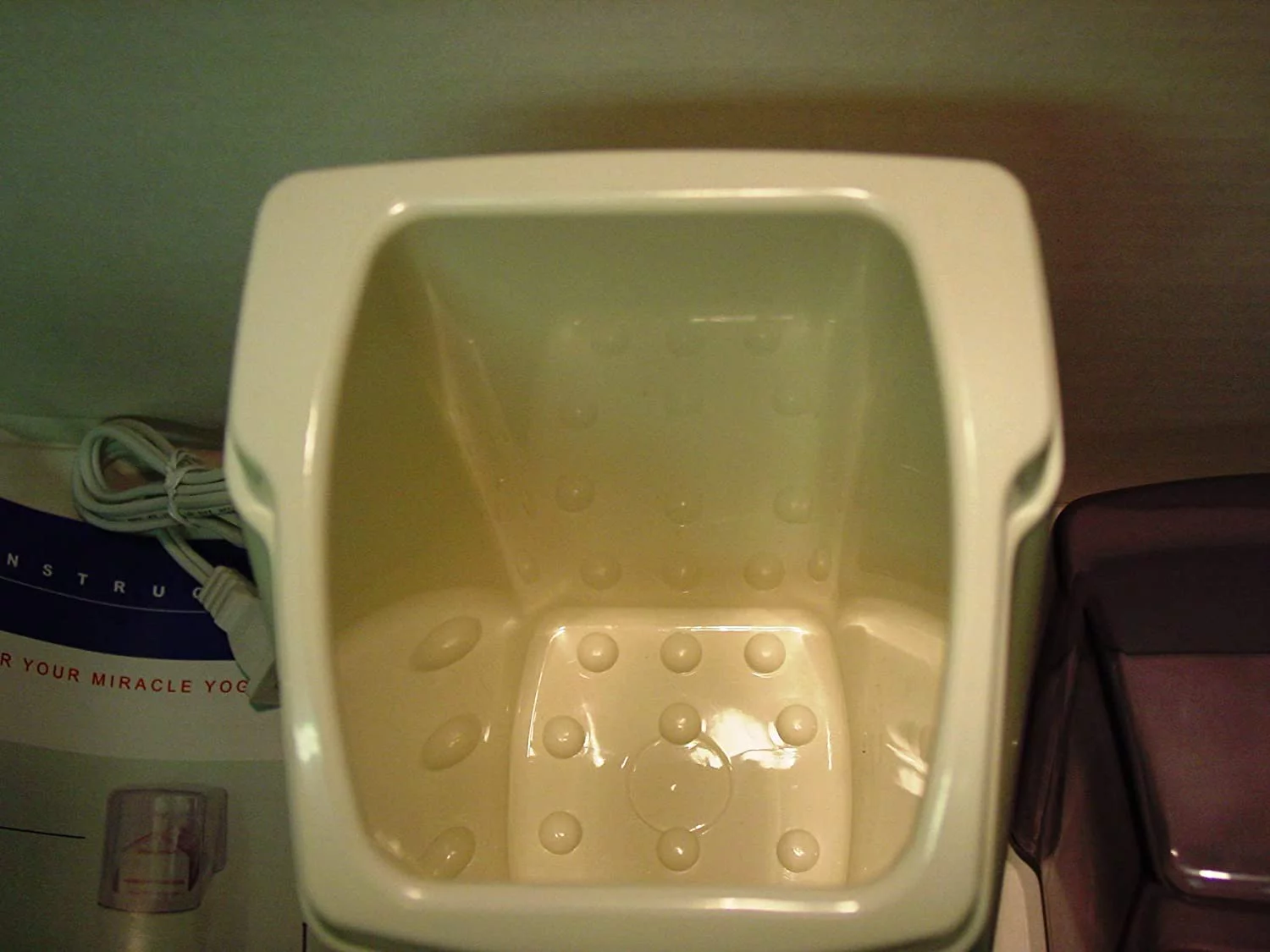 Miracle Exclusives Milk Carton 1 Qt. Yogurt Maker ME72