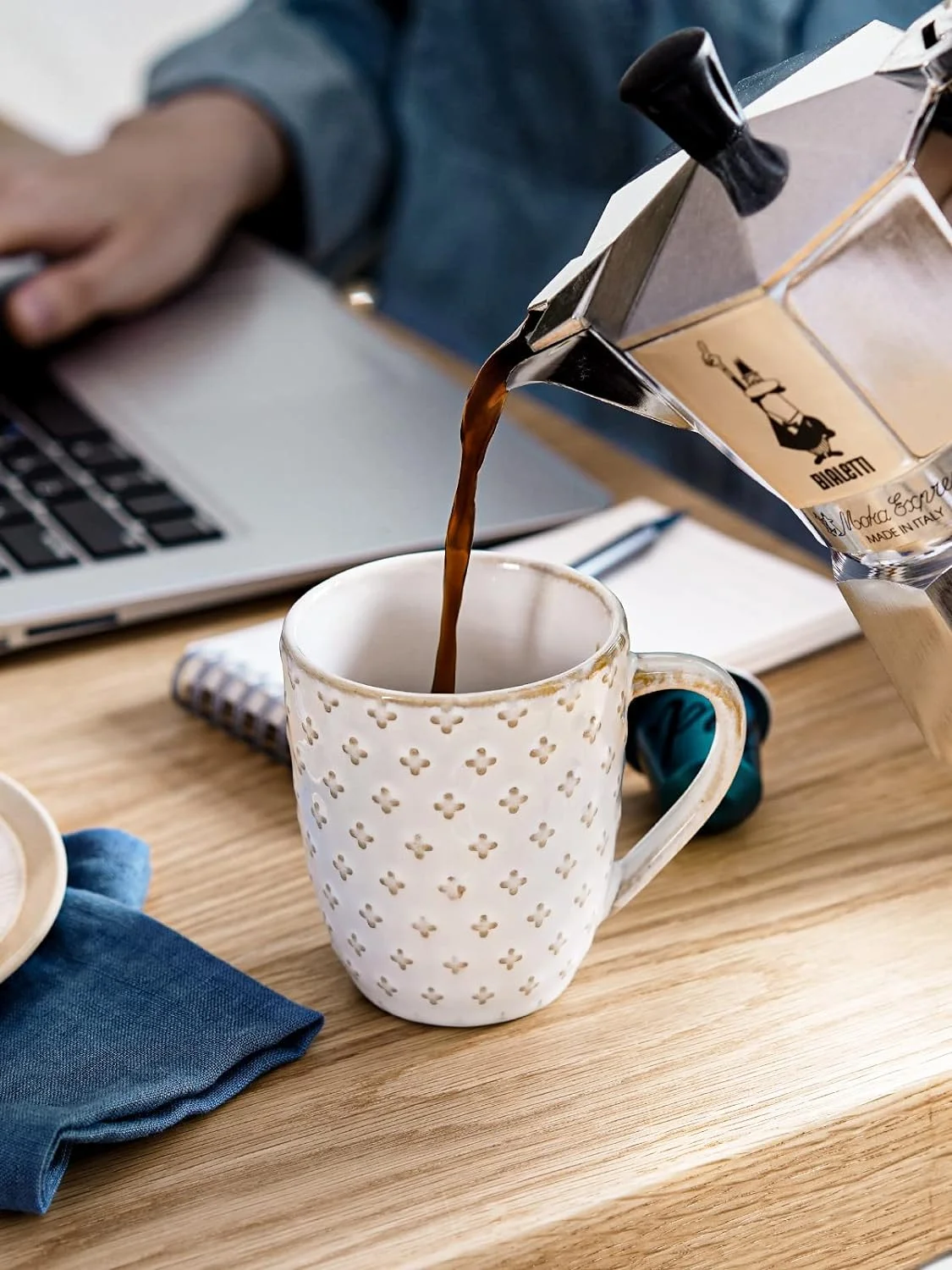 LE TAUCI Ceramic Coffee Mugs 12 oz, 3.4 inch Embossment Cups for Latte, Hot Tea, Cappuccino, Mocha, Cocoa, Set of 4, Arctic White