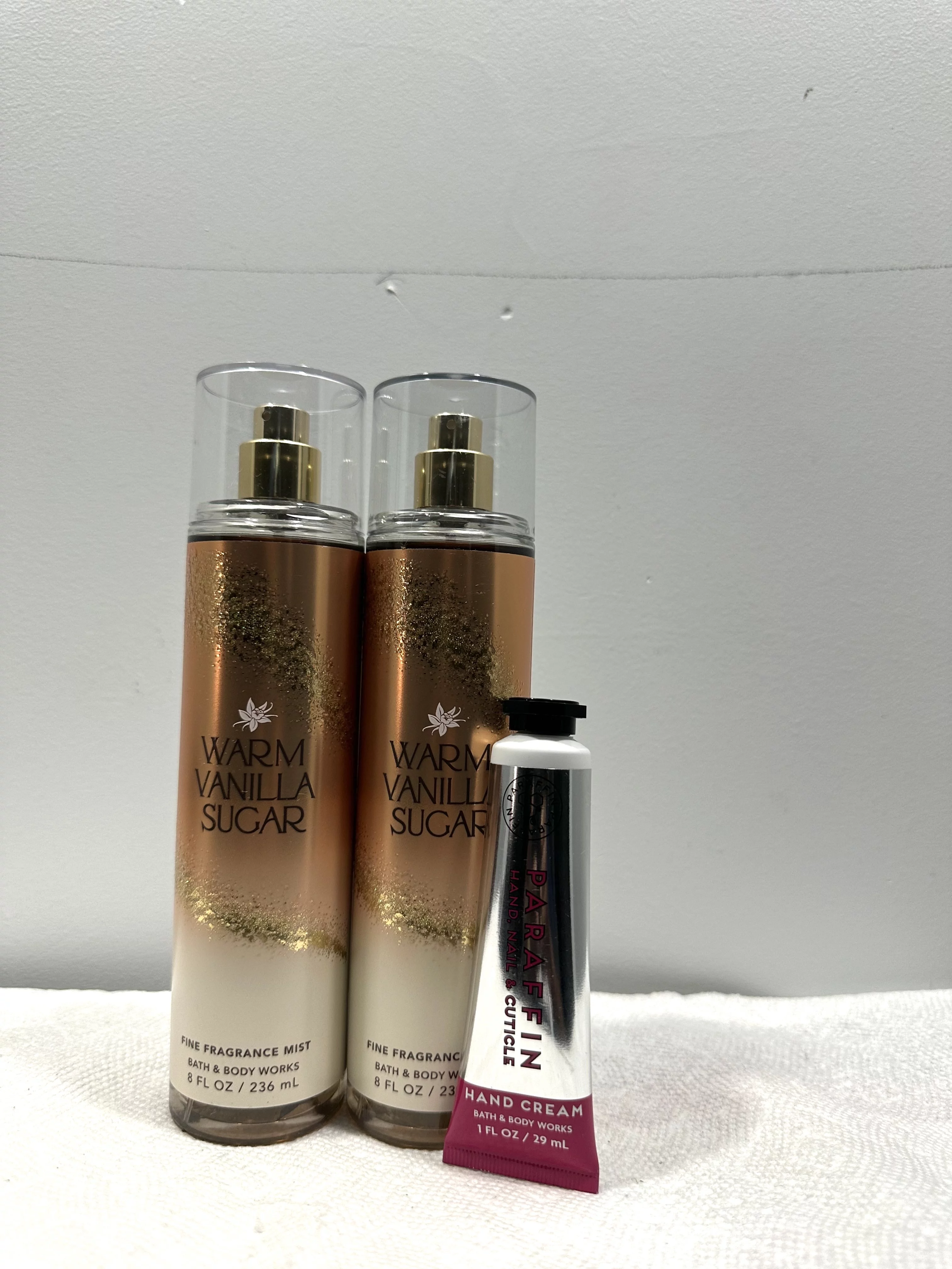 Bath & Body Works Warm Vanilla Sugar 3 Piece Gift Set (2 Fine Fragrance Mists 8 fl oz and Hand Cream 1 fl oz)