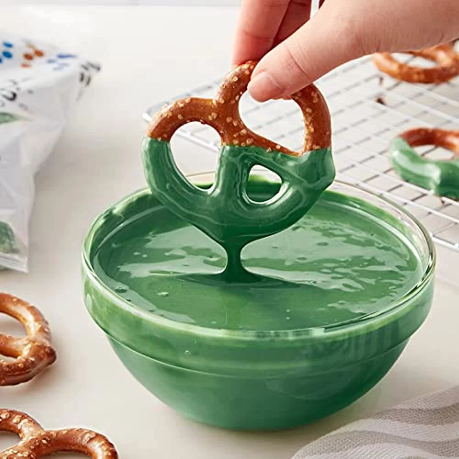 Wilton Dark Green Candy Melts Candy, 12 Oz, Pack Of 6