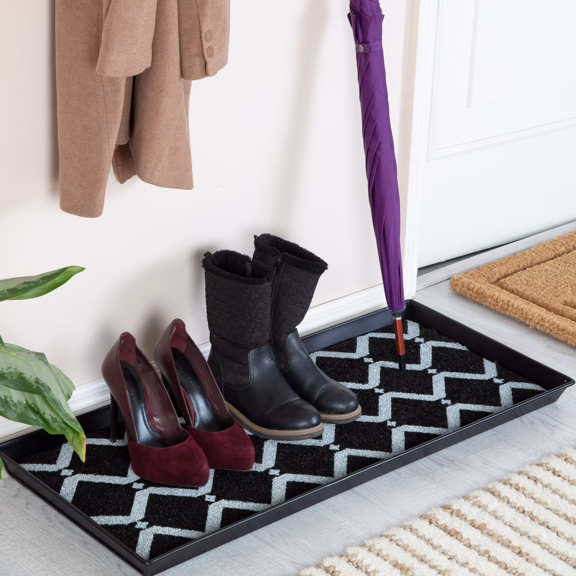 Black Metal Boot Tray with Black & Ivory Diamond Coir Insert