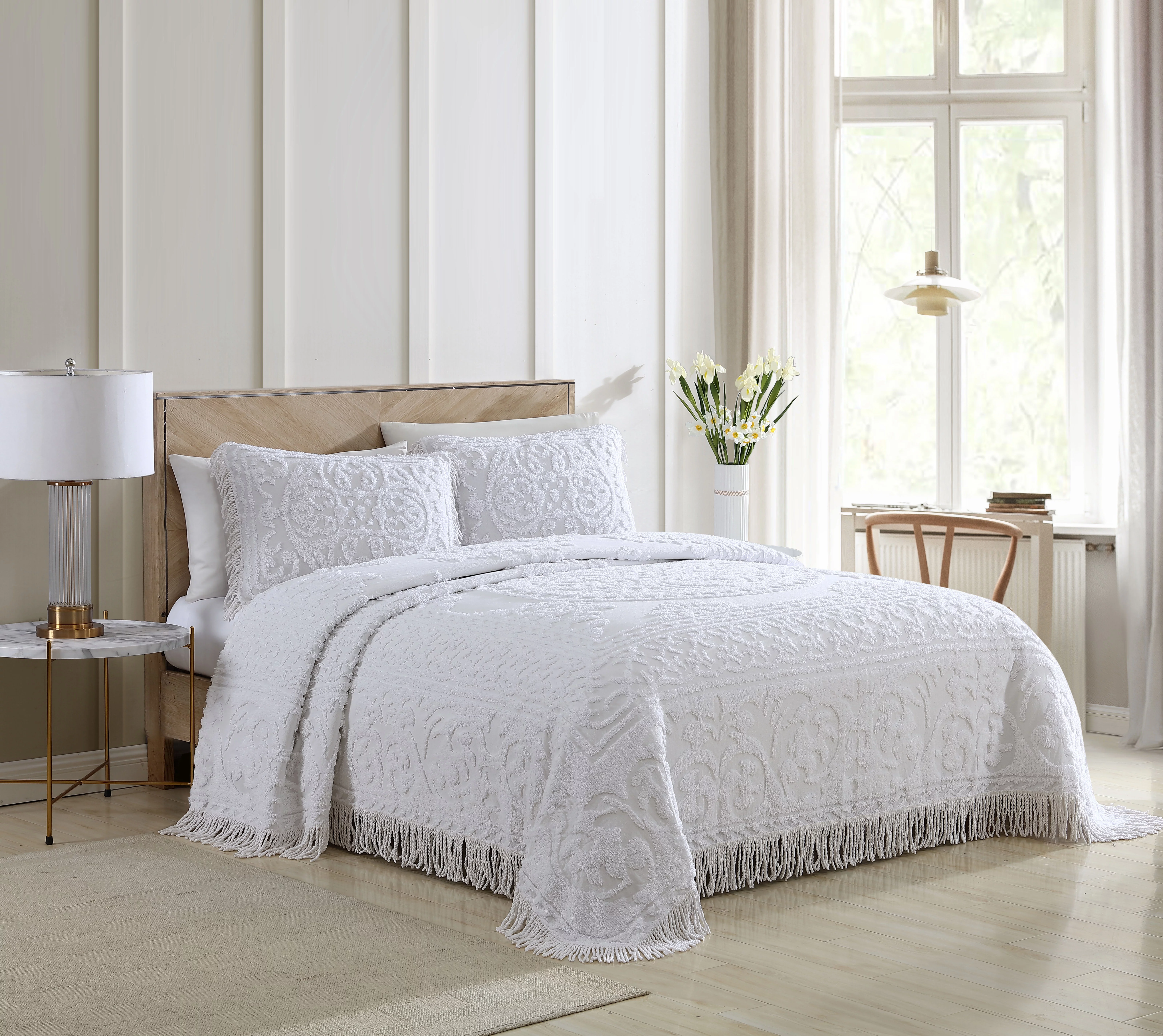 Beatrice Home Fashions Medallion Chenille Bedspread Full White