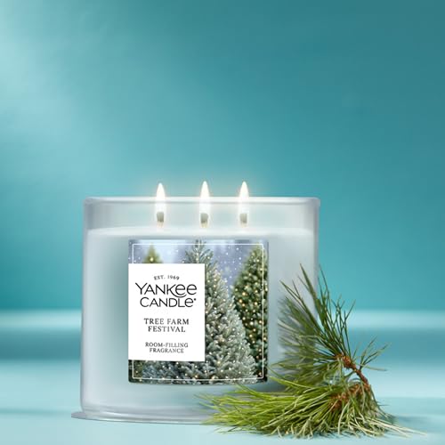 Yankee Candle Balsam & Cedar, Holiday Scented Candle, 22oz Large Jar with up to 150 Hour Burn Time, Giftable