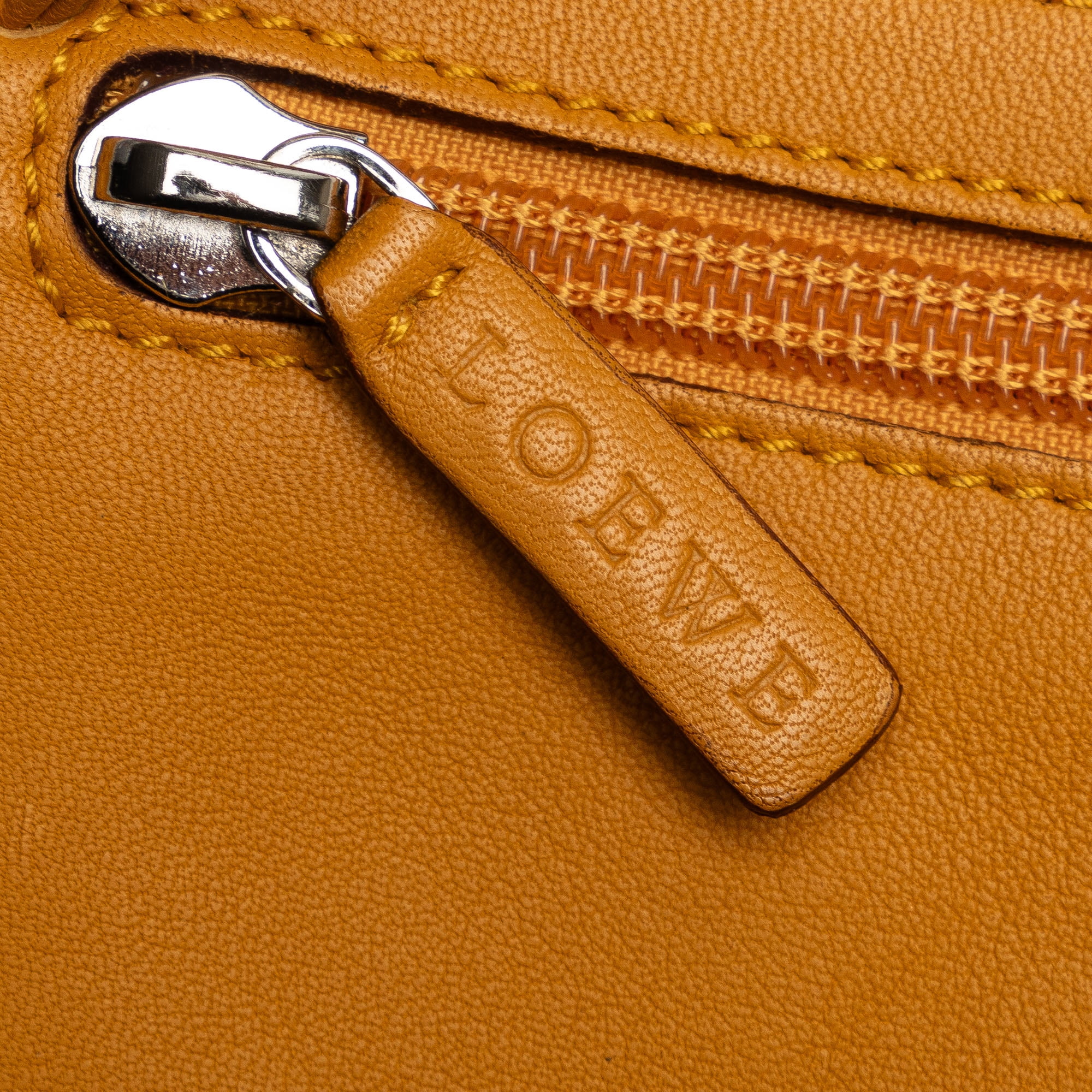 Pre-Owned Authenticated Loewe Handbag Calf Leather Yellow Top HandleBag Unisex (Good)