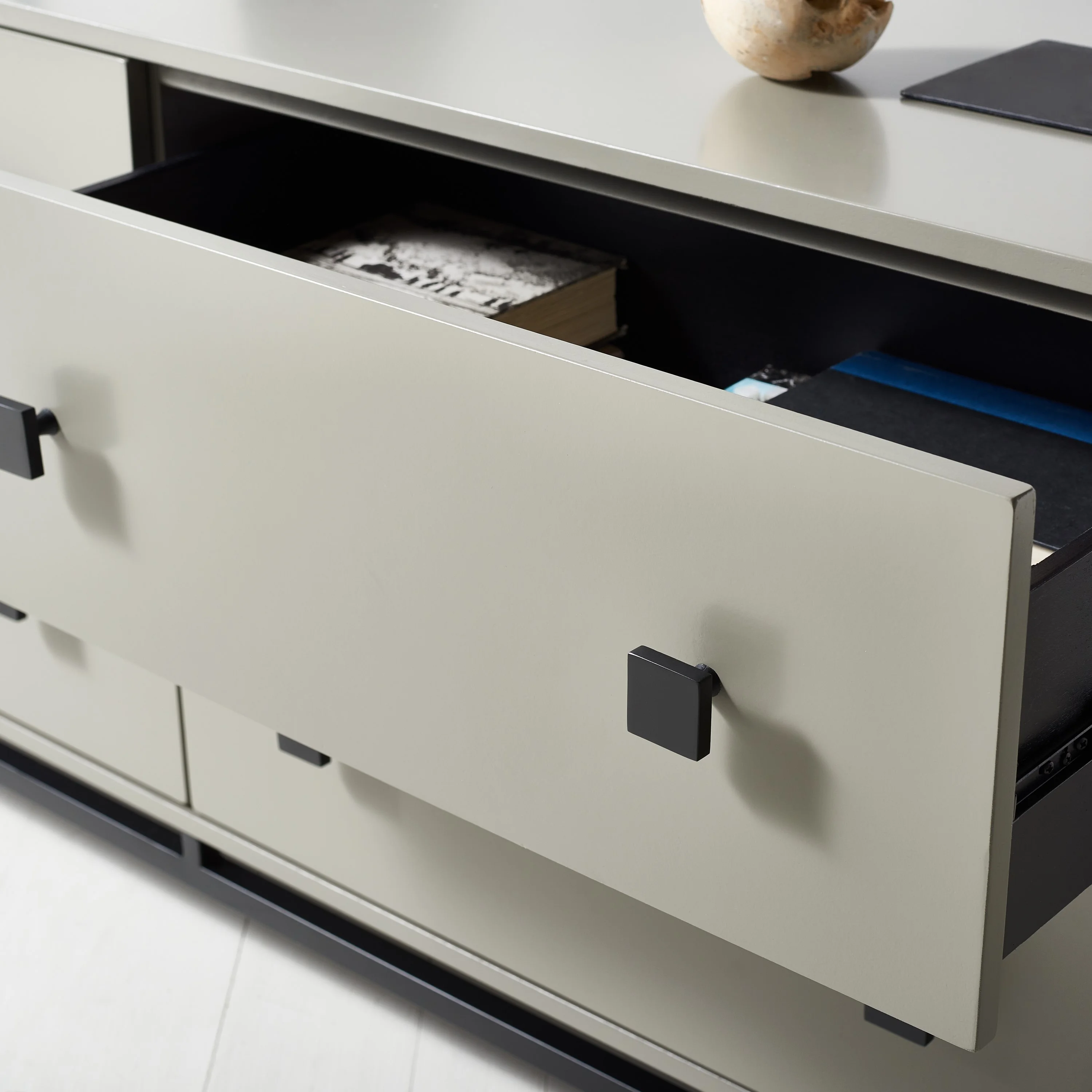 SAFAVIEH Couture Claudette Modern 4-Drawer Dresser, Dark Grey/Black