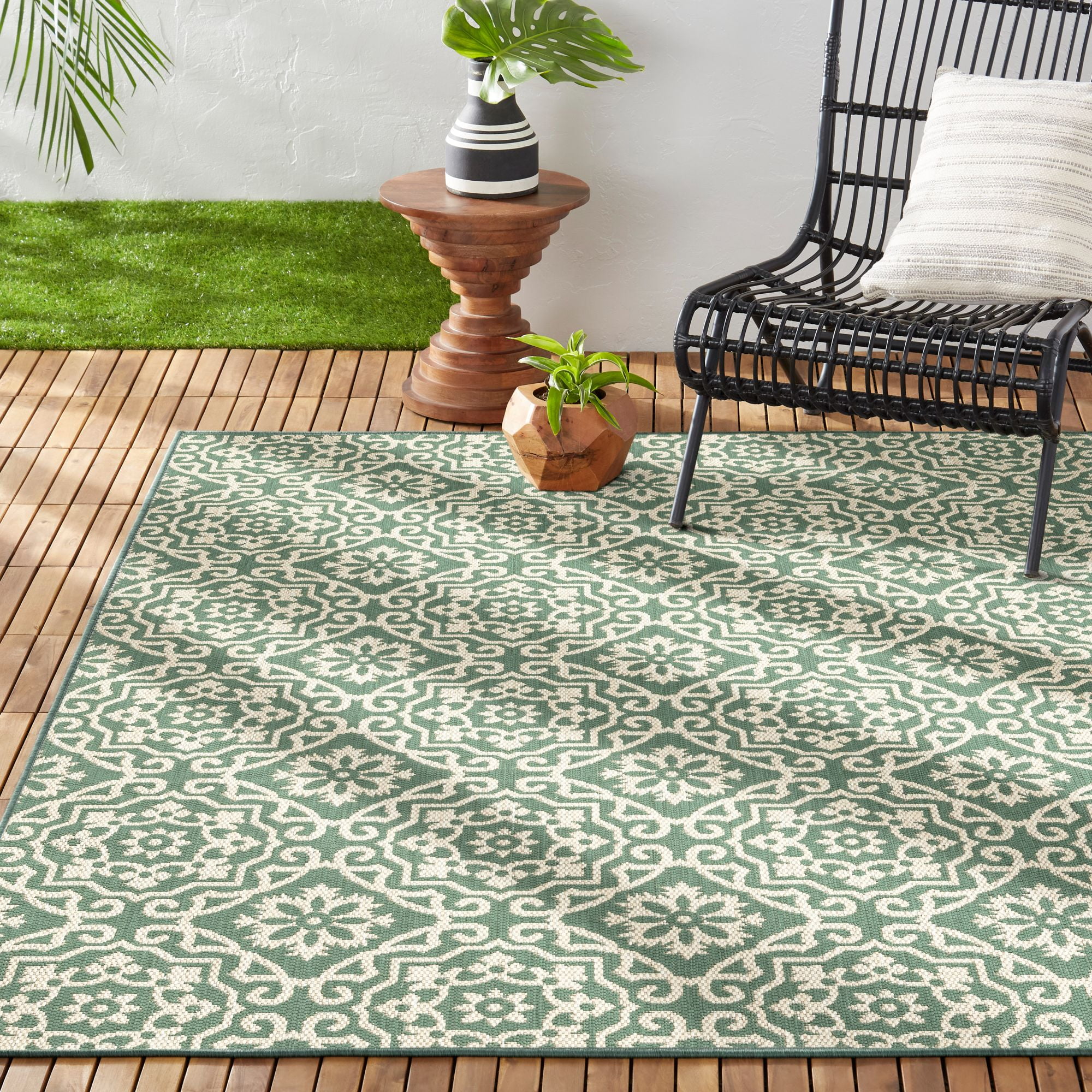 Nicole Miller New York Patio Country Danica Transitional Geometric Indoor/Outdoor Area Rug, Green/Beige, 5'2