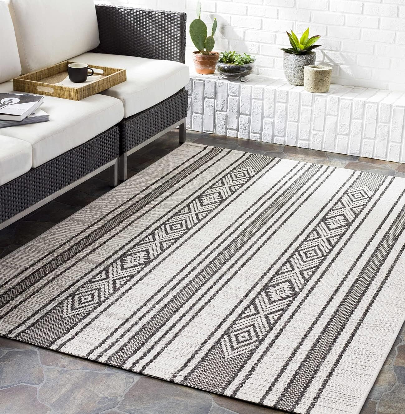 Mark&Day Outdoor Rugs, 5x7 Aerdt Global Indoor/Outdoor Medium Gray Area Rug, Non Shedding Grey Black White Carpet for Patio, Porch, Deck, Bedroom, Living Room or Kitchen (5'3