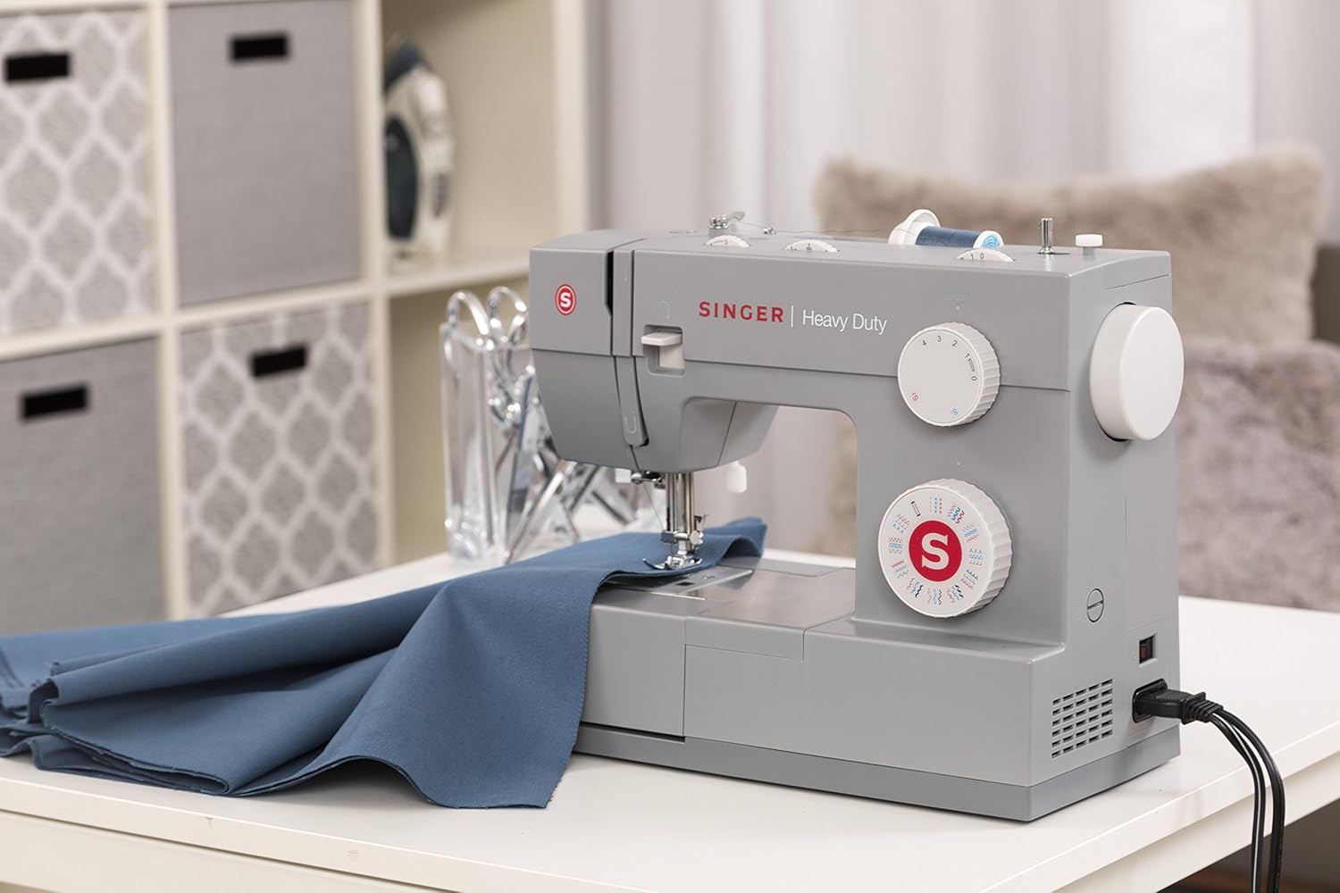 SINGER Sewing 4432 Heavy Duty Extra-High Speed Sewing Machine with Metal Frame and Stainless Steel Bedplate & Universal Heavy Duty Machine Needles -5/Pkg