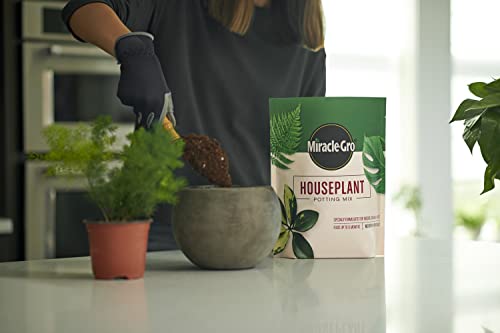 Miracle-Gro Houseplant Potting Mix - Fertilized Soil, Designed to be Less Prone to Gnats, 4 qt. (2-Pack)