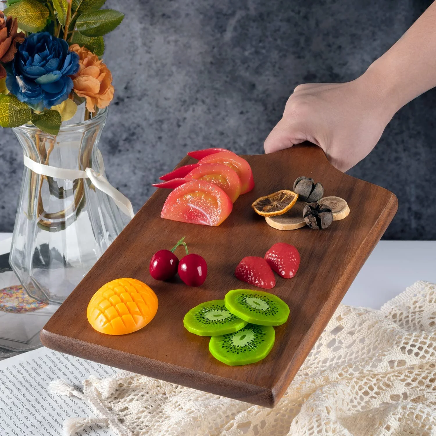 Insunen Acacia Serving Board Cutting Board Wooden Kitchen Chopping Board with Grip Handle, 15.7-7.9in