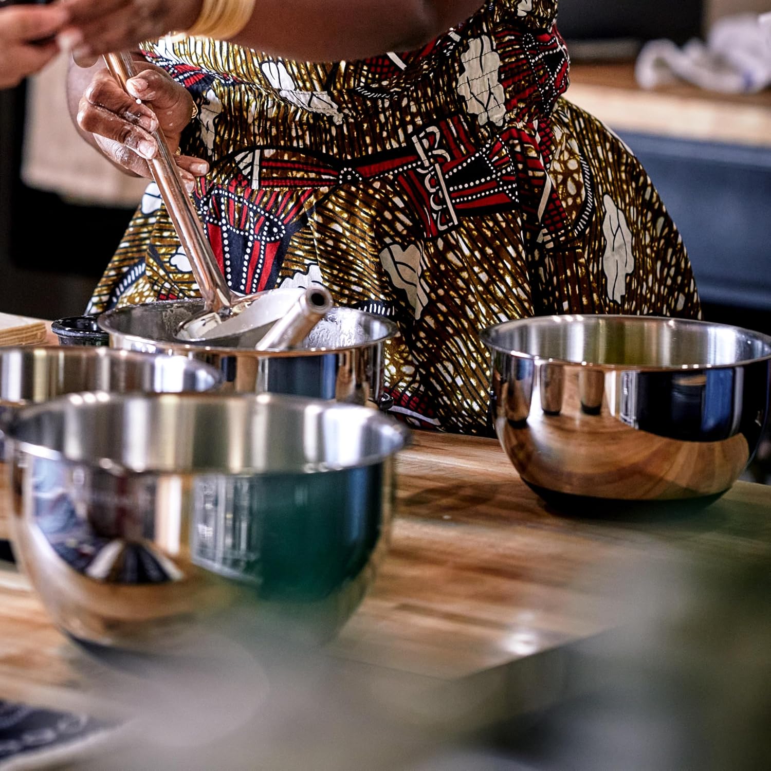 HexClad Stainless Steel Mixing Bowl Set, 3-Piece with Vacuum Seal Lids and Non-Slip Base, 1.3,3 and 5 Quarts