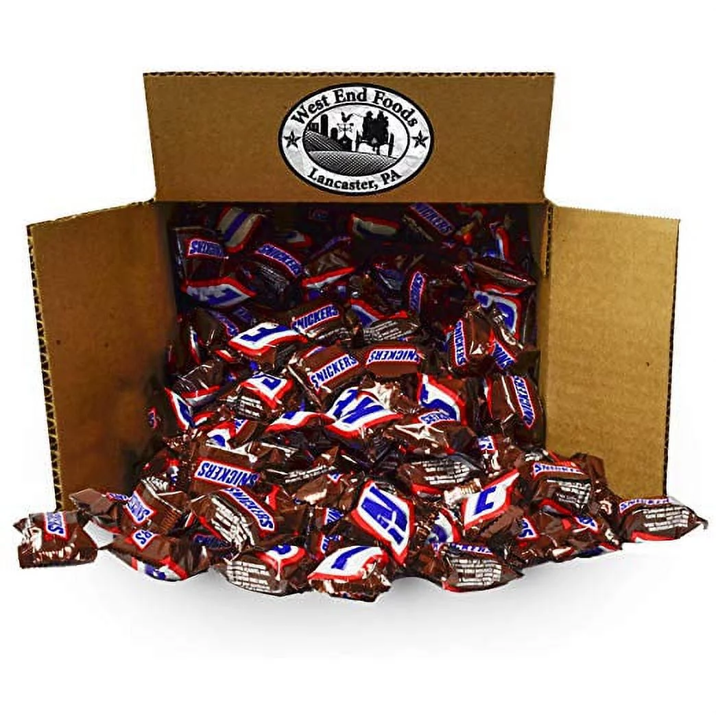 Snickers, Classic Chocolate Candy Bars (5 lbs) Bulk of Minis Snacks in a Bag. Perfect for a Party, Buffet, Pinata, Halloween or Valentine Day Gift Baskets