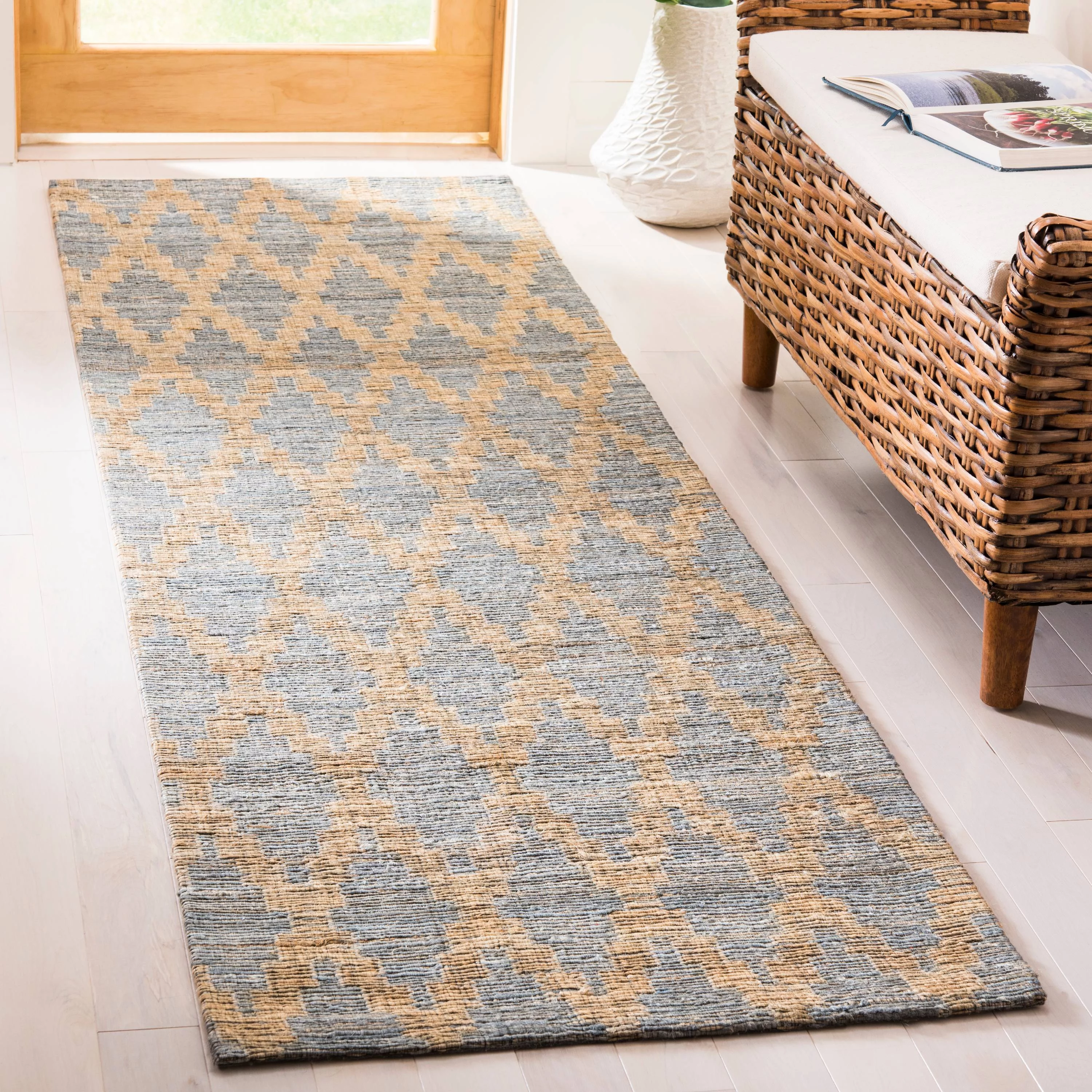 SAFAVIEH Cape Cod Keila Geometric Diamonds Area Rug, 2'3