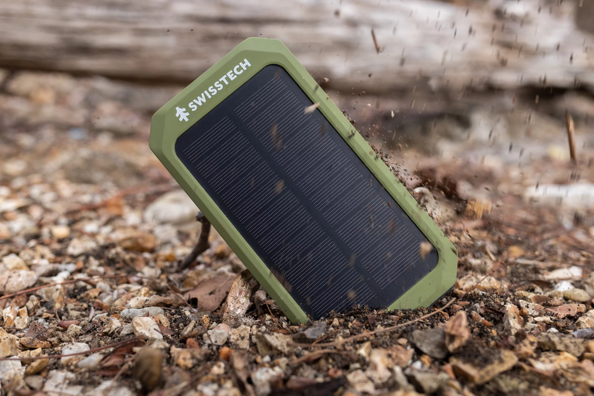 Swiss Tech 20000 mAh Wireless Power Bank with Flashlight and Charging Pad, IP54 Weatherproof