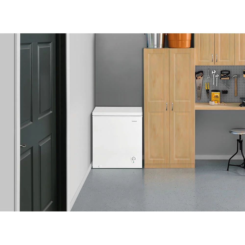 Frigidaire FFFC05M2UW 5 Cu. Ft. White Chest Freezer