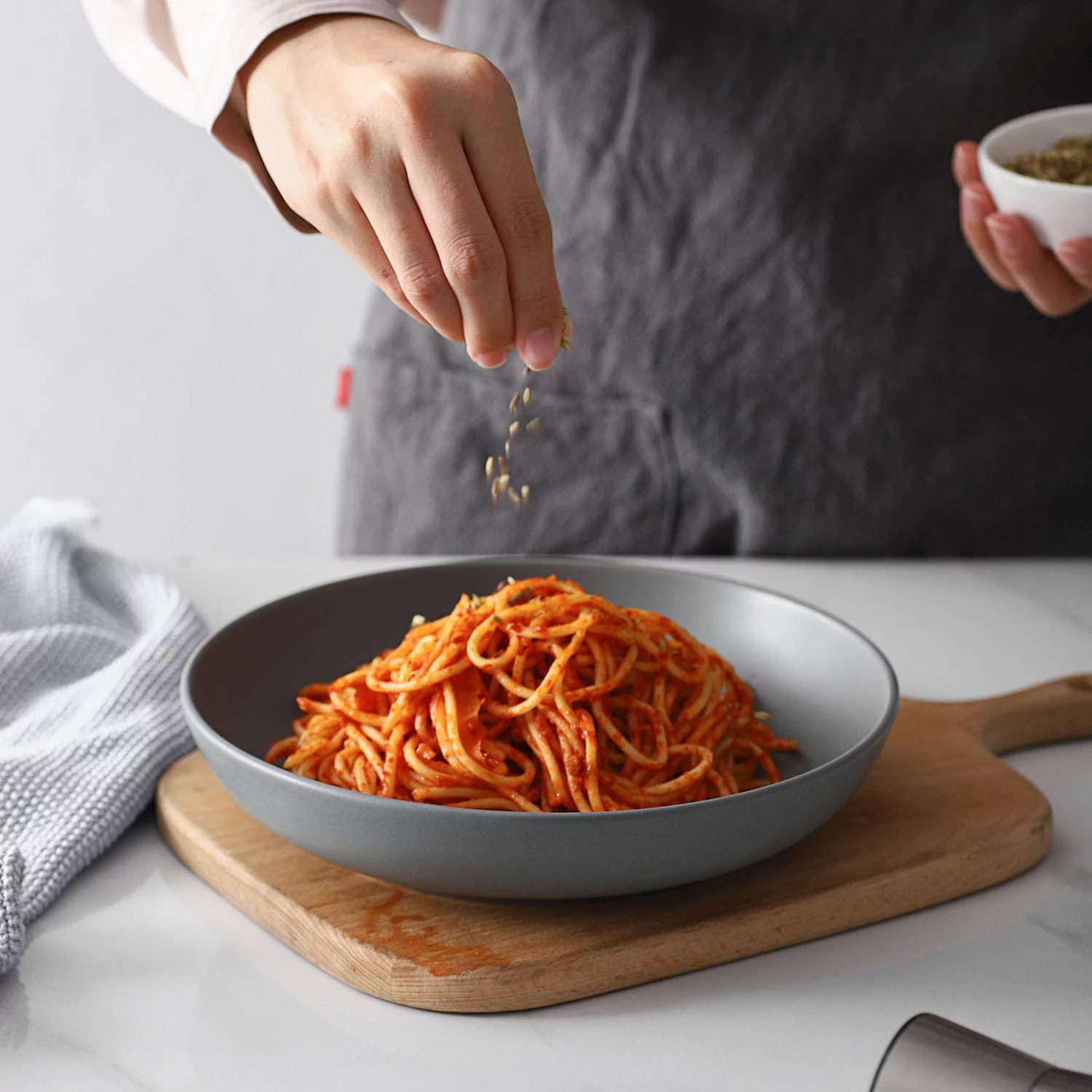 Y YHY Pasta Bowls Set of 6, Salad Serving Bowls Large, Ceramic Soup Bowls 30 Ounces, Grey Matte