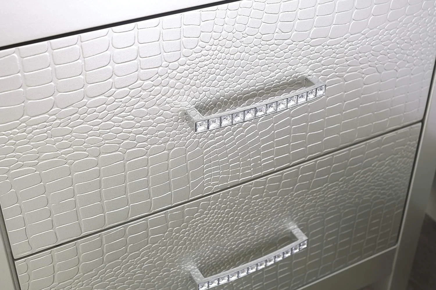 YZboomLife Olivet Glam 2 Drawer Nightstand with Faux Shagreen Drawer Fronts  Silver