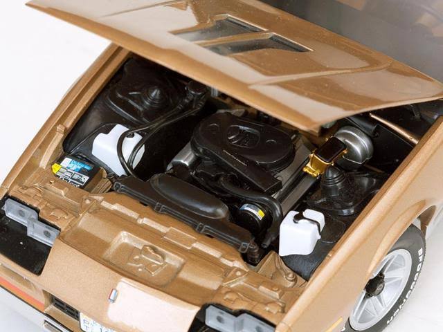 1982 Chevrolet Camaro Gold 1/18 Diecast Model Car by Sunstar