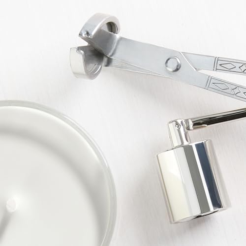 Yankee Candle Sparkling Cinnamon, Christmas Scented Candle, 22oz Large Jar with up to 150 Hour Burn Time, Giftable