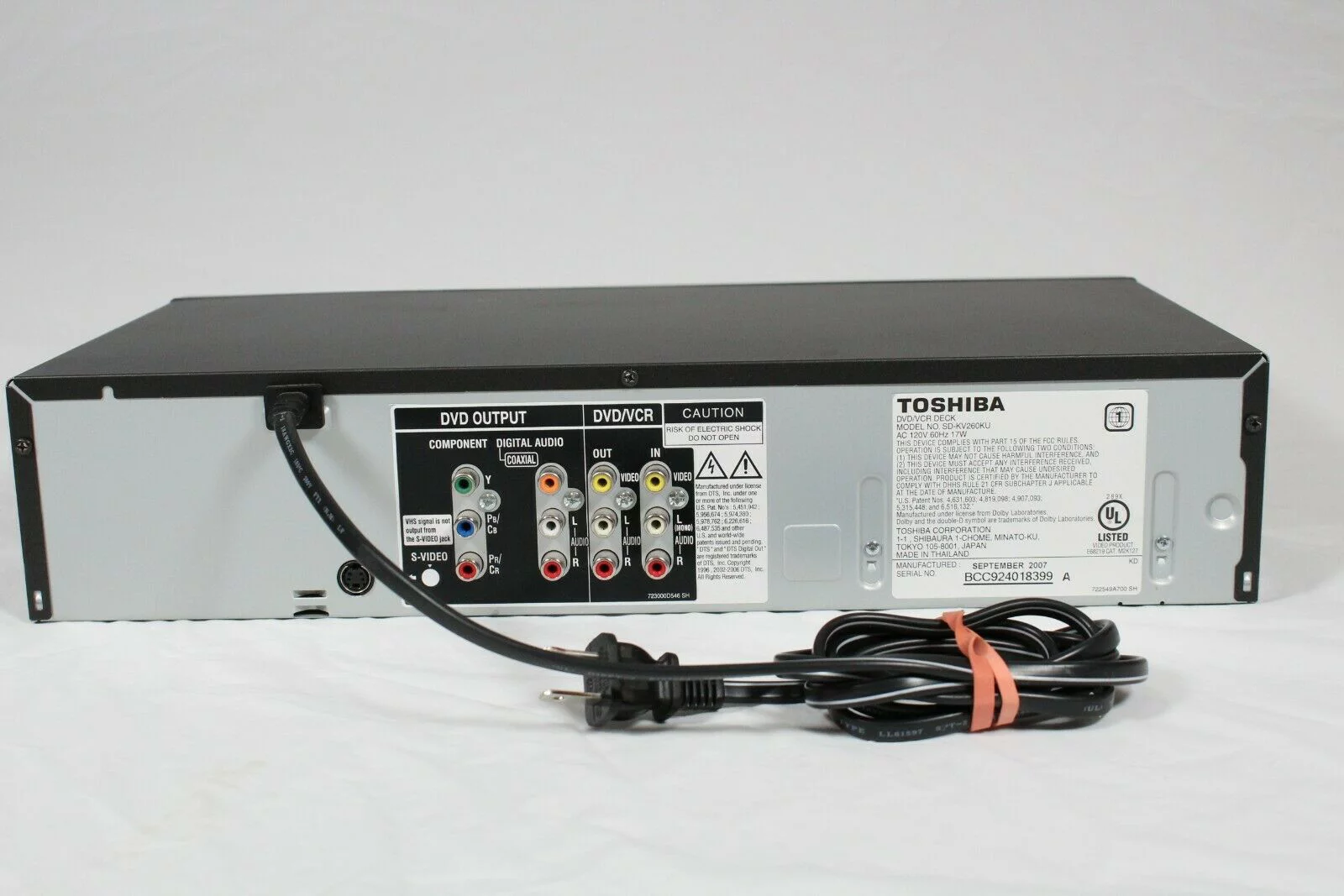 Toshiba SD-KV260 (Used) DVD and VCR Combo Player with Remote, Manual, and Cables