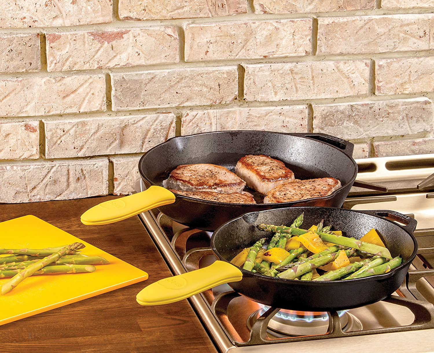 Lodge L10SK3 Logic Skillet with Assist Handle