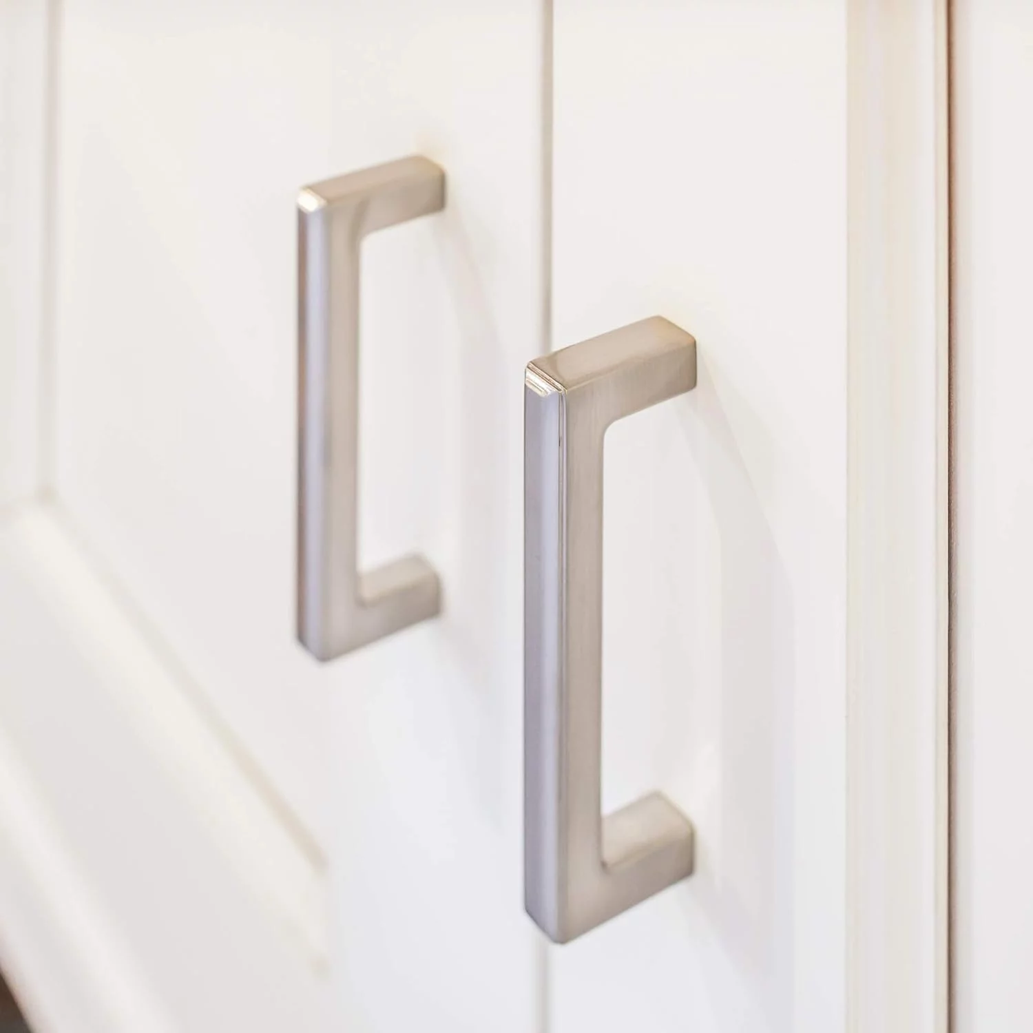 Podium Appliance Pull Color Polished Chrome 18