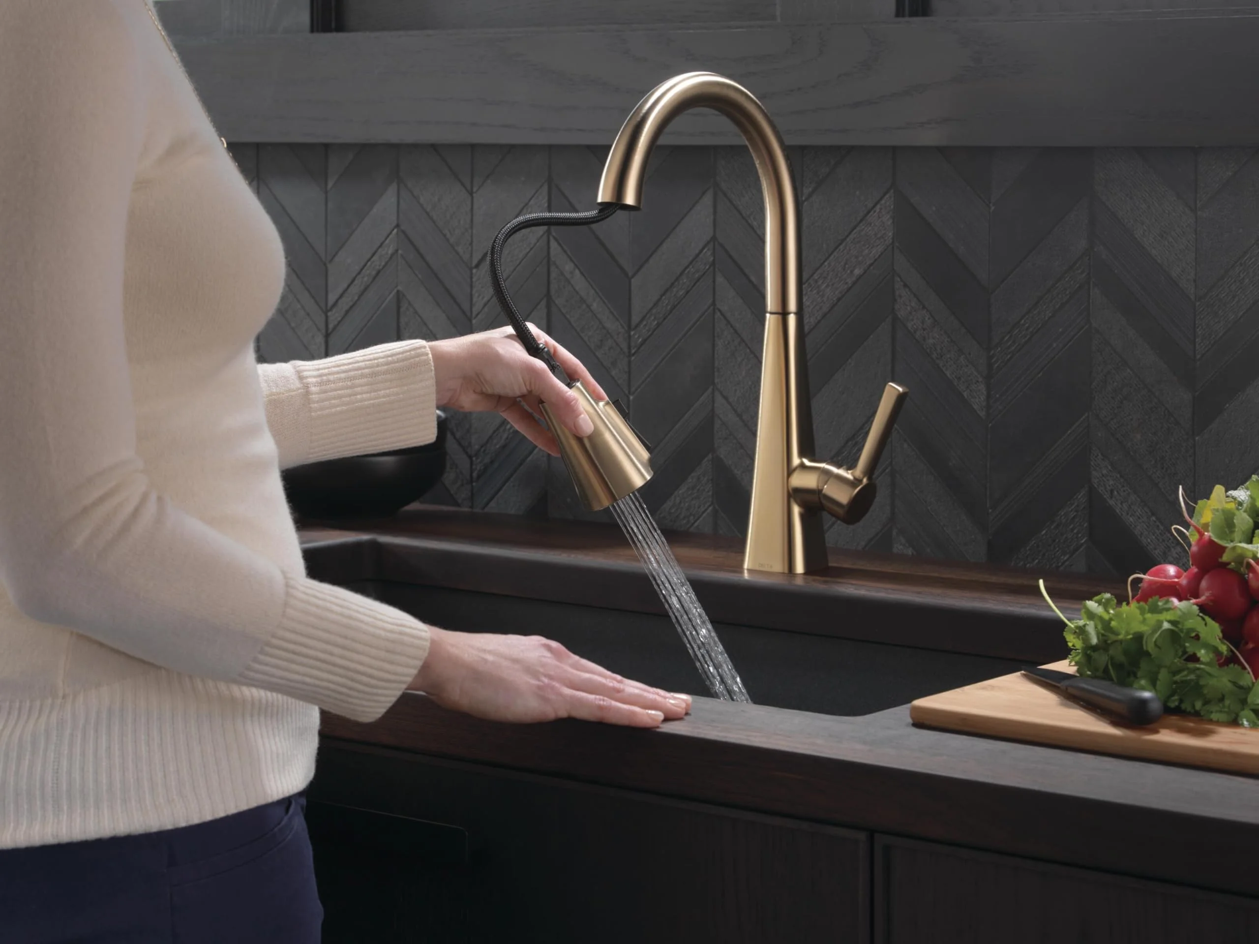 Delta 19802Z-Dst Lenta Single-Handle Pull-Down Kitchen Faucet - Bronze