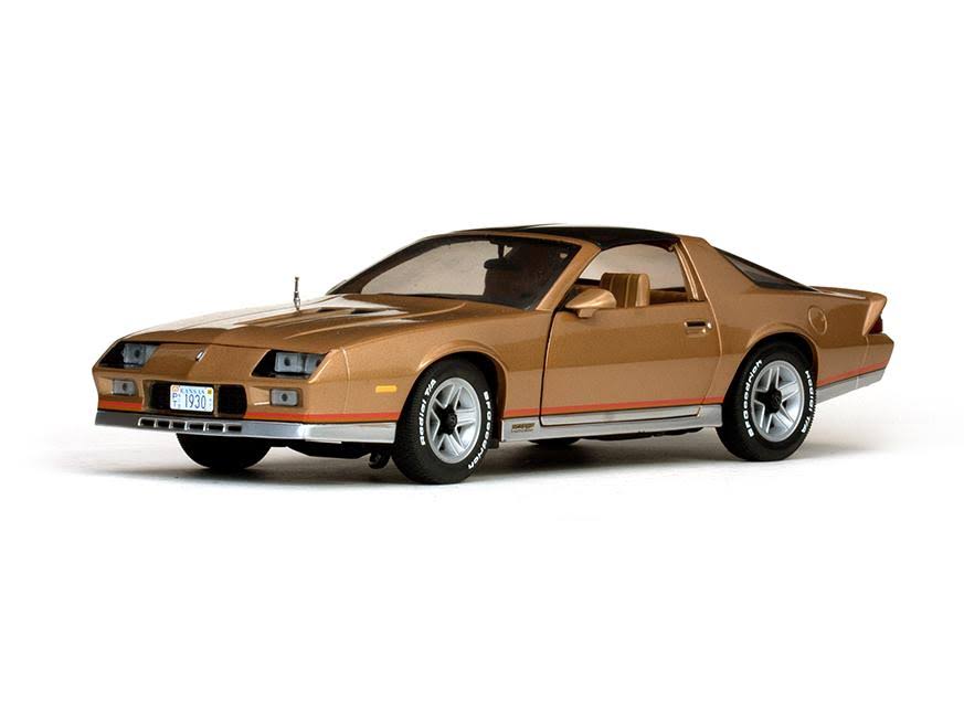 1982 Chevrolet Camaro Gold 1/18 Diecast Model Car by Sunstar