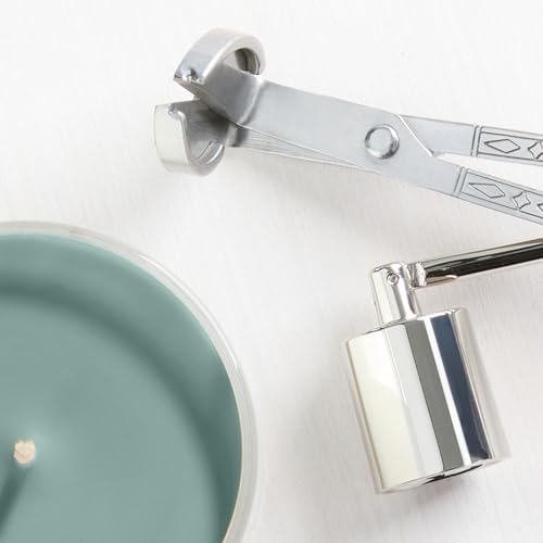 Yankee Candle Balsam & Cedar, Holiday Scented Candle, 22oz Large Jar with up to 150 Hour Burn Time, Giftable