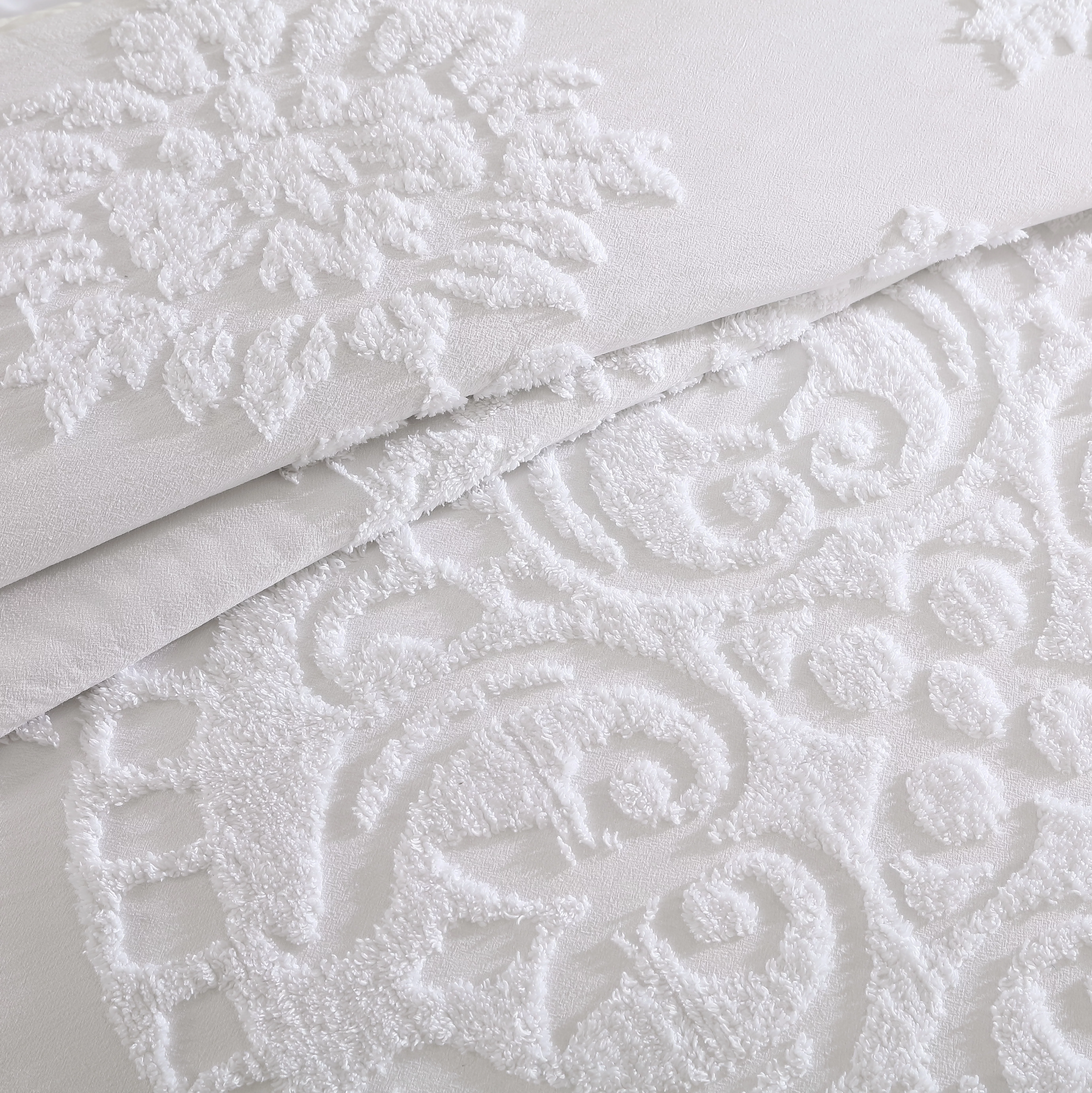 Beatrice Home Fashions Medallion Chenille Bedspread Full White