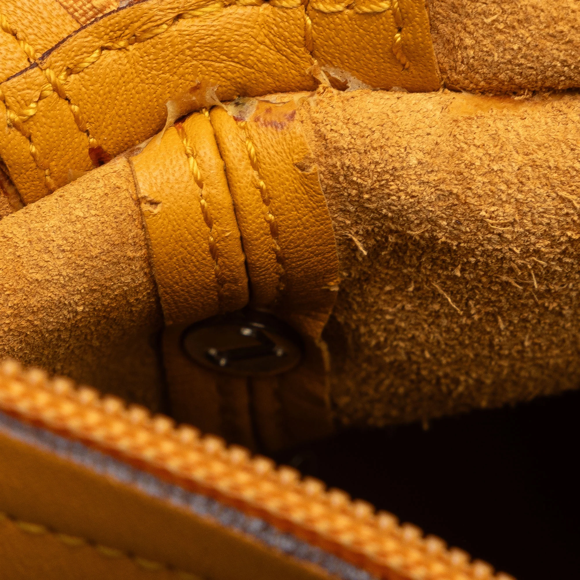 Pre-Owned Authenticated Loewe Handbag Calf Leather Yellow Top HandleBag Unisex (Good)