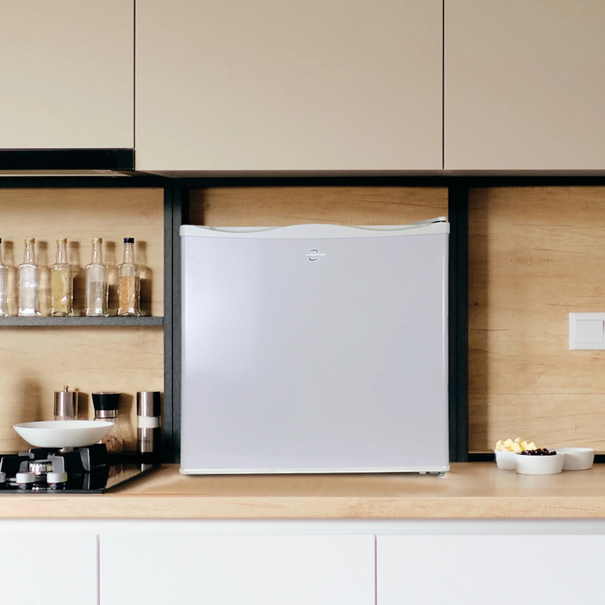 Koolatron Upright Freezer 1.2 cu ft, Compact Freezer 34 Litre, White, Manual Defrost