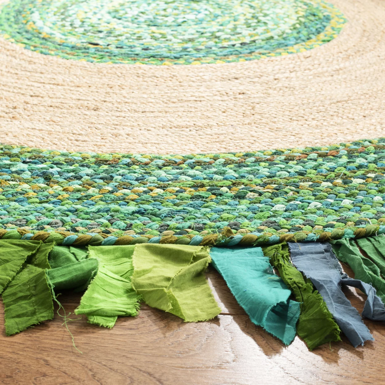 SAFAVIEH Cape Cod Susan Braided with Fringe Area Rug, 5' x 5' Round, Green/Natural