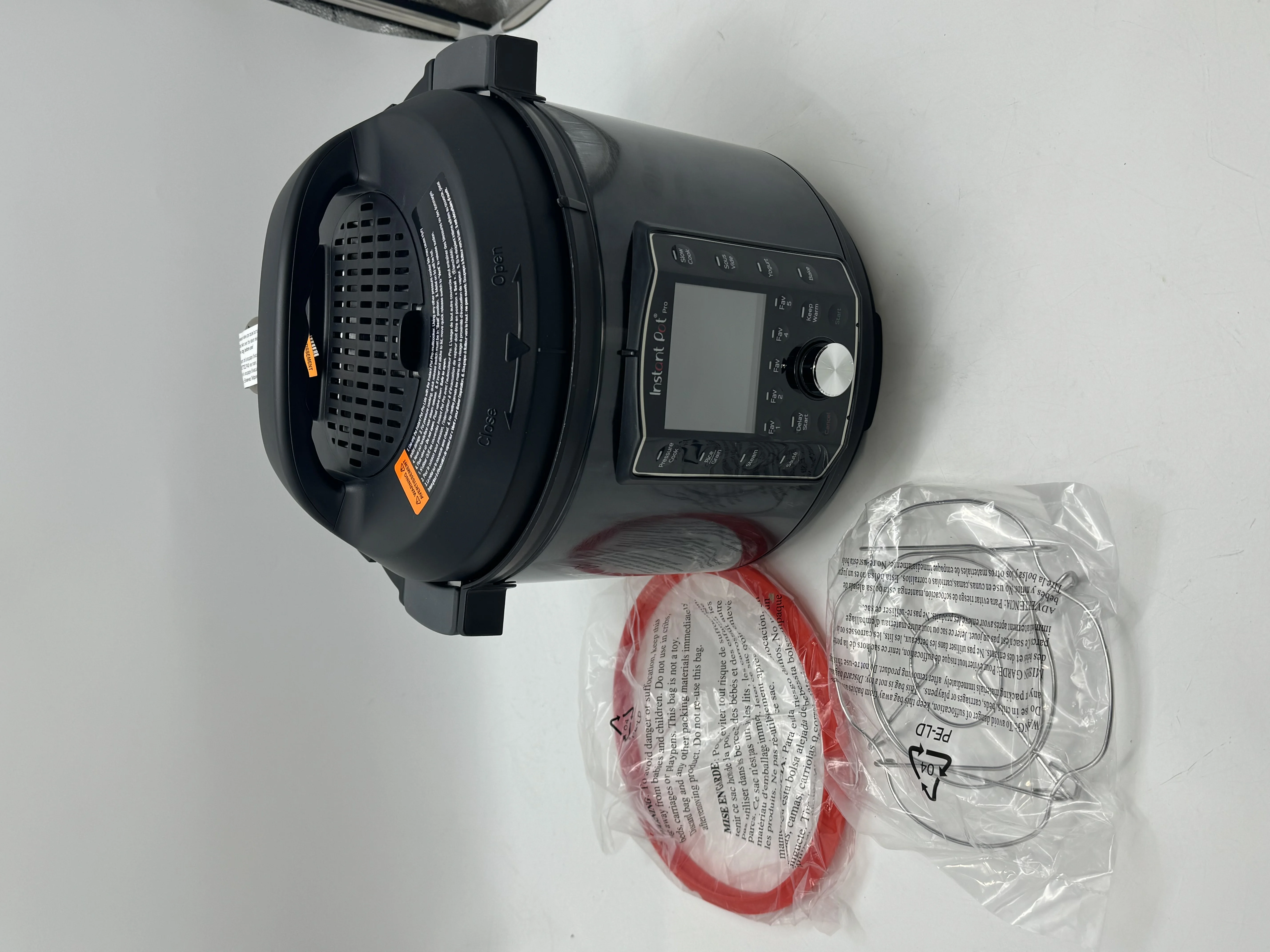 Open Box Instant Pot Pro 10-in-1 Pressure Cooker Slow Cooker 6 Quart 112-0123-01 - Black