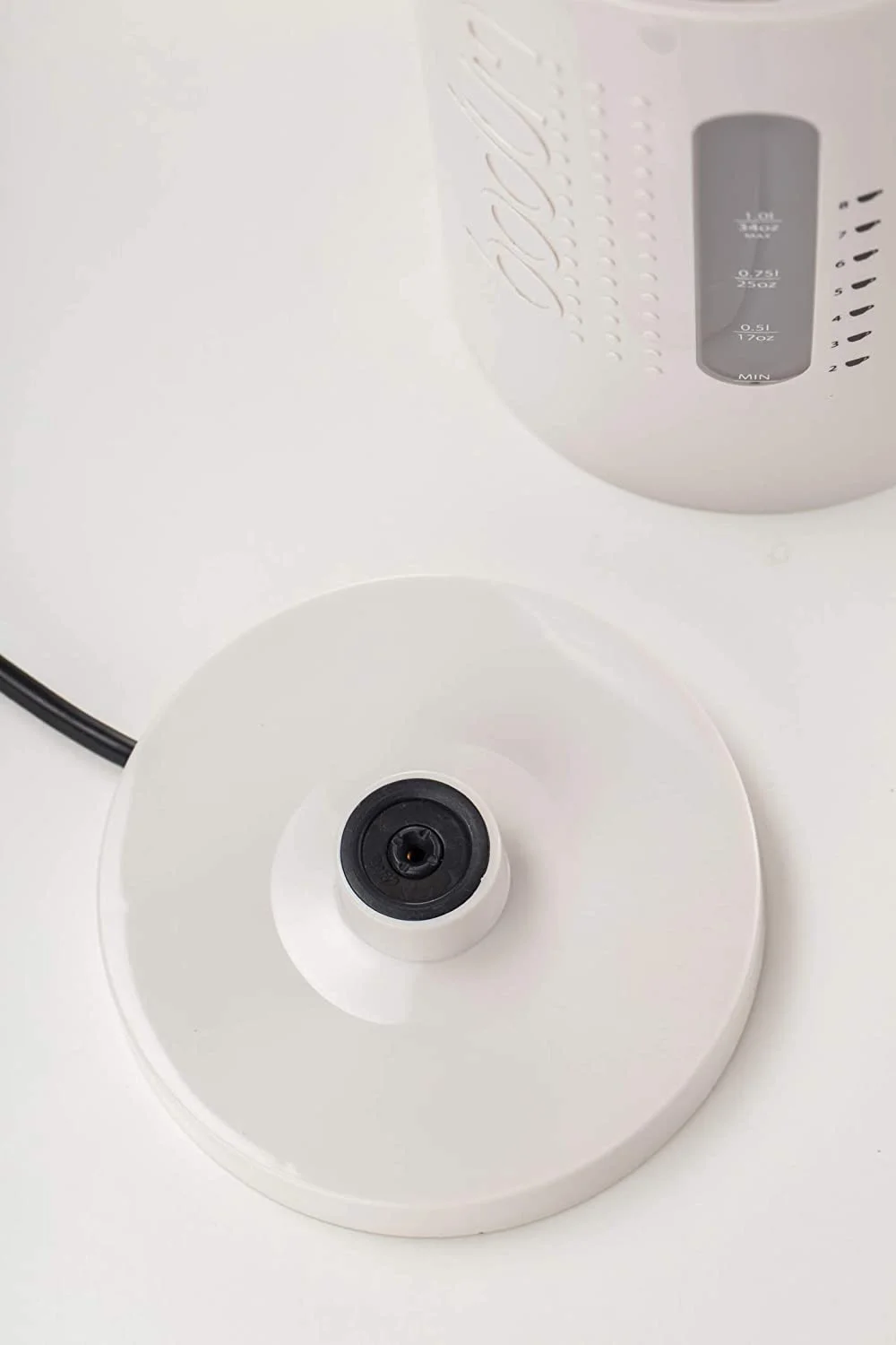 Bodum BISTRO Water Kettle, Electric Water Kettle, White, 17 Ounce