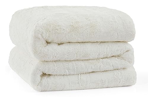 UGG 13711 Alondra Full-Queen 3-Piece Comforter Set Soft Cozy Bedding Faux Fur Comforter and Two Pillow Shams Luxury Blanket Set for Bedroom Accents, Full/Queen, Snow