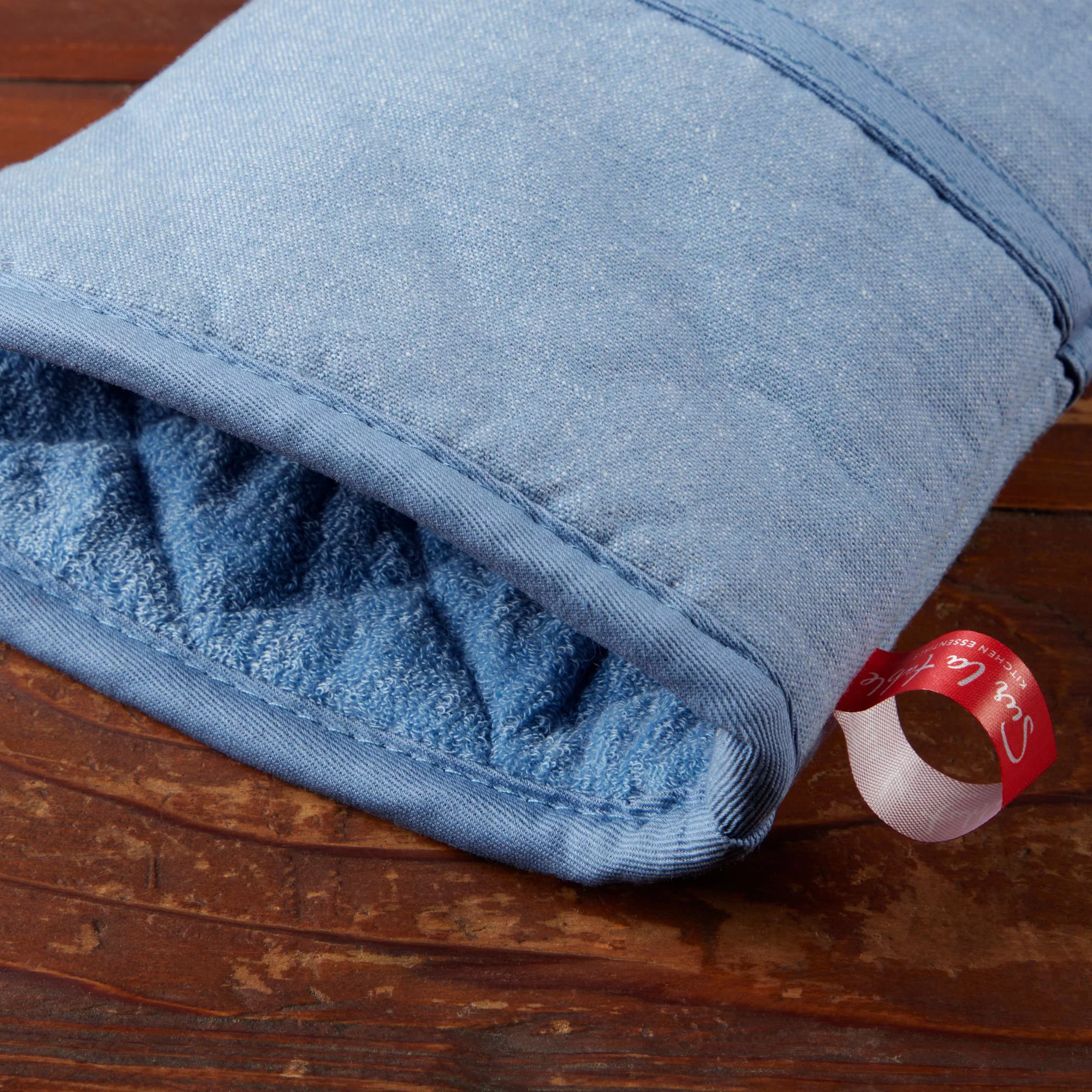 Sur La Table Kitchen Essentials Heat resistant Chambray Oven Mitt 2-Pack Set, Light Blue, 7