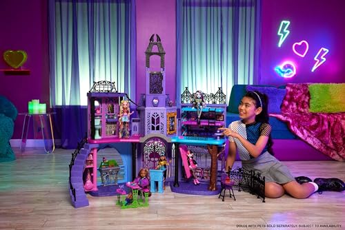Monster High Doll House, Haunted High School Playset with 7 Play Areas & 35+ Storytelling Pieces Including Furniture & Accessories