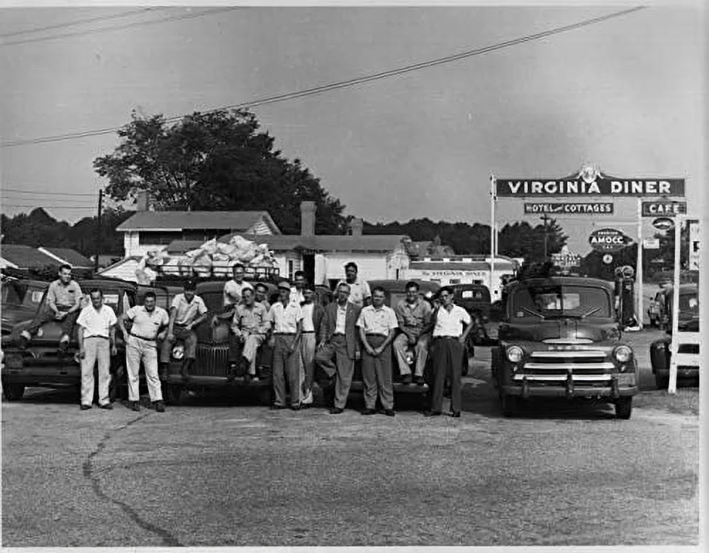 Virginia Diner Old Bay Duo Gift Set (Old Bay Seasoned Virginia Peanuts & Old Bay Snack Mix), 2 Tins -- 19oz total (1, 10oz and 1, 9oz)