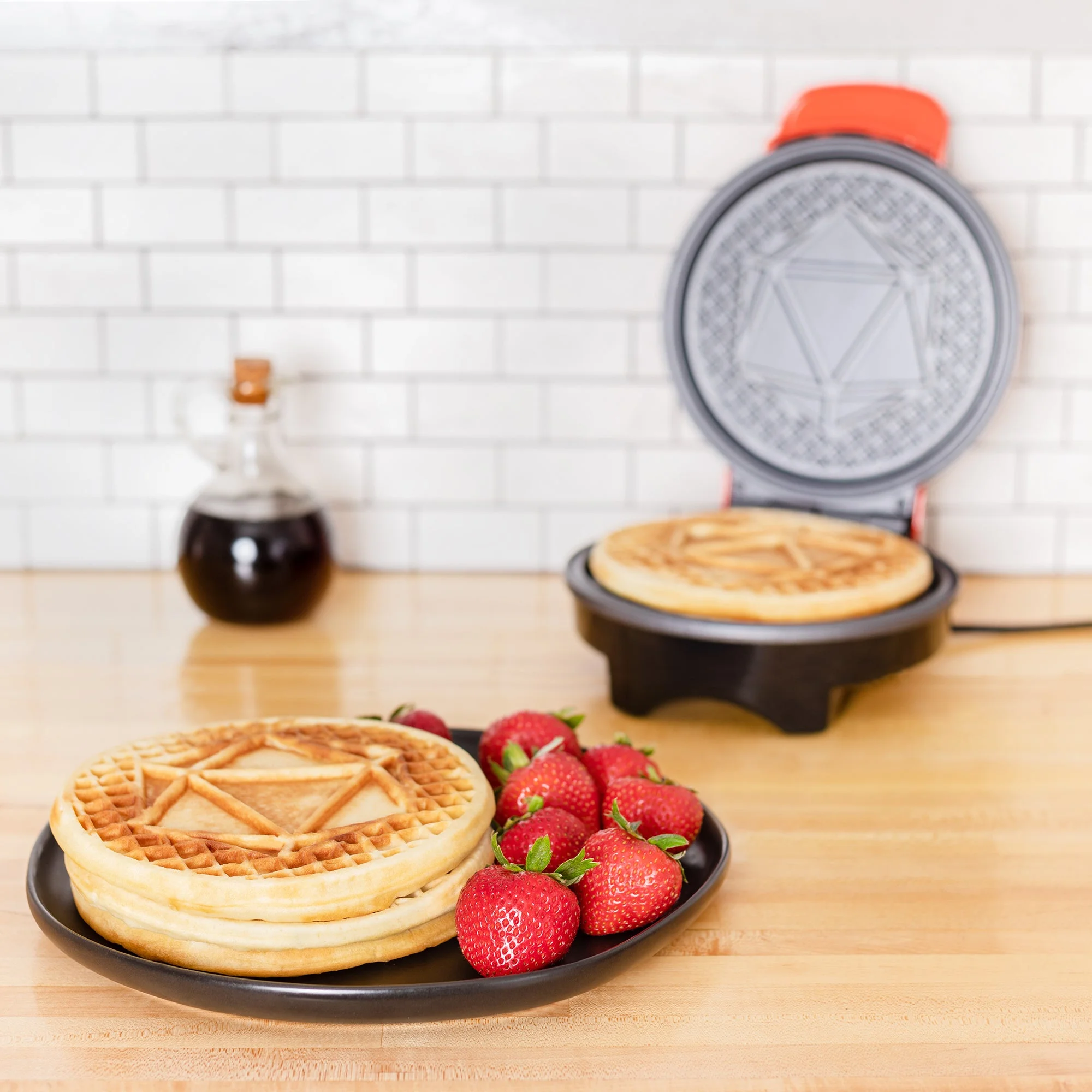 Uncanny Brands Dungeons & Dragons 20 Sided Die Waffle Maker