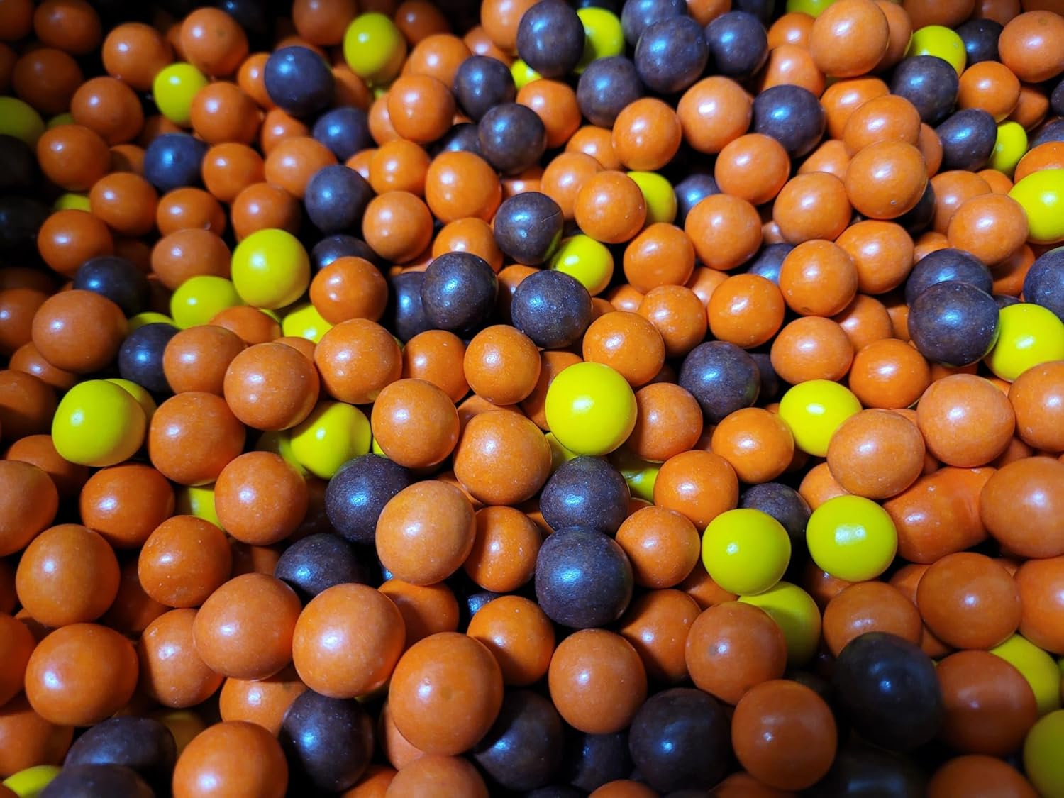 Reeses-Pieces Candy Chocolate - Peanut Butter Cookie In A Crunchy Chocolate Shell - Candy 5 LBS - By Tundras, comes in a Tundras sealed bag