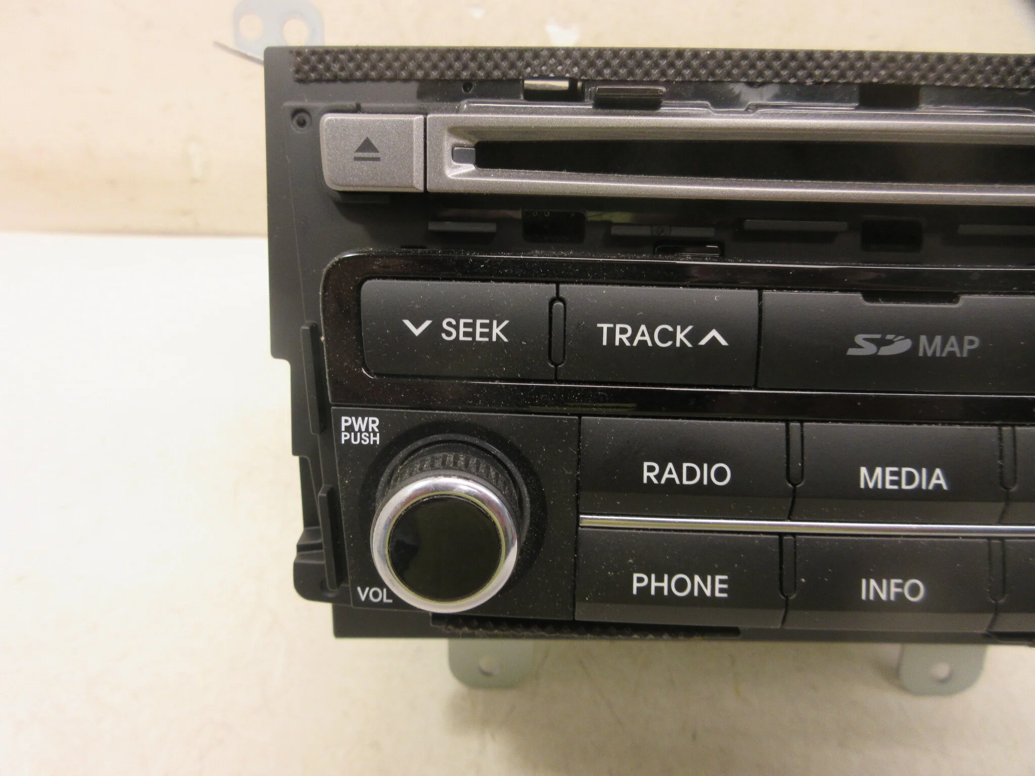 Pre-Owned 15 16 17 Hyundai Azera AM FM CD Sirius XM Navigation Radio Player Receiver OEM (Good)