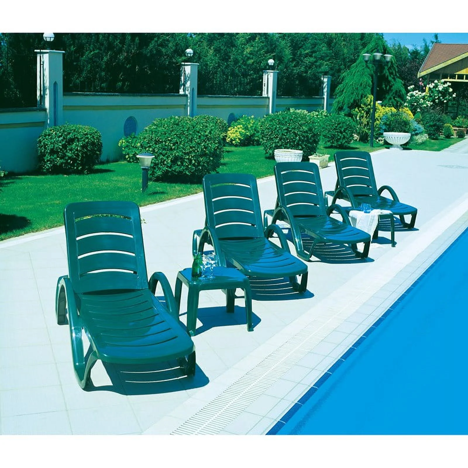 Home Square Square Resin Patio Side Table in Green - Set of 2