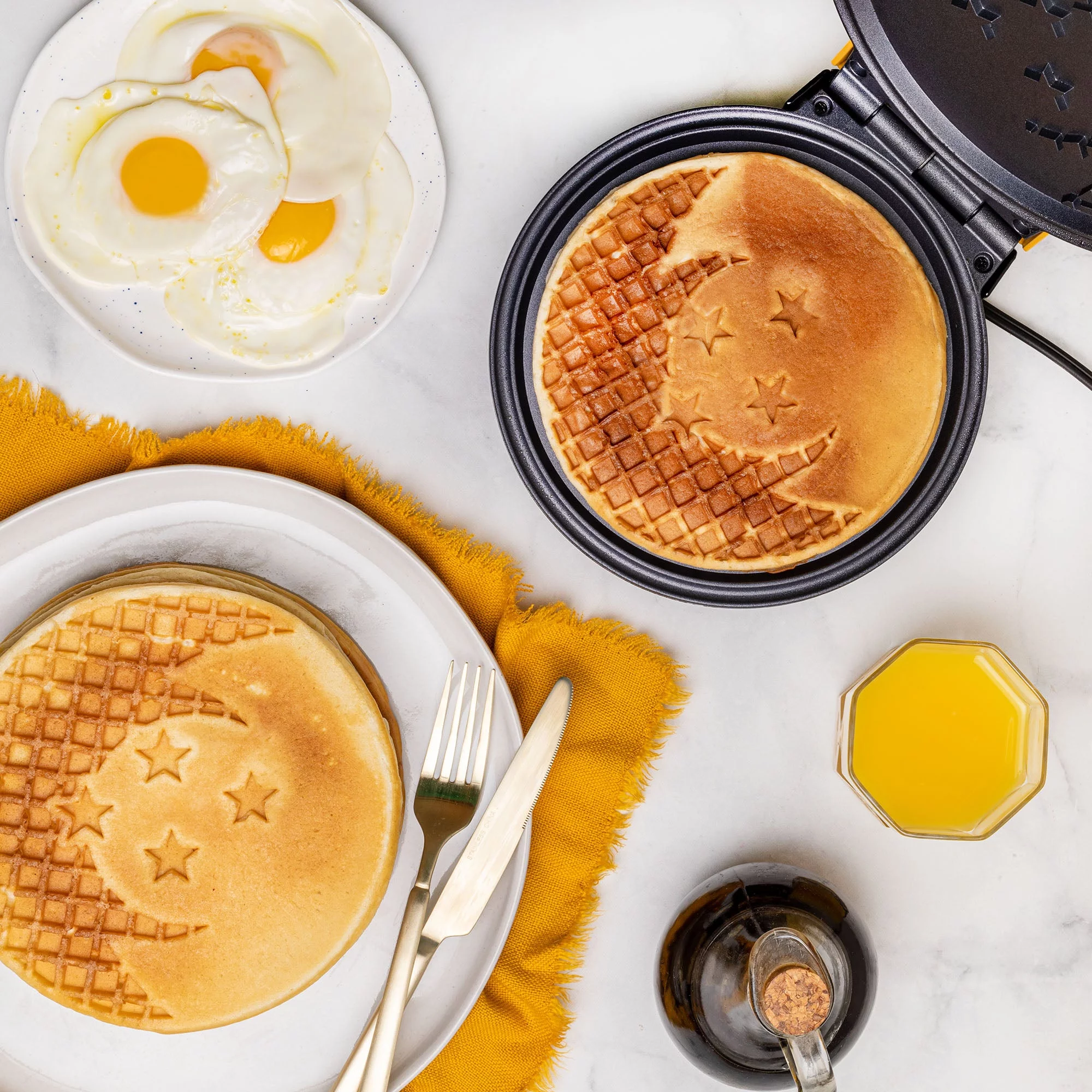 Uncanny Brands Dragon Ball Z Waffle Maker