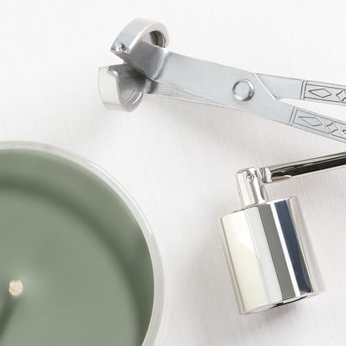 Yankee Candle Balsam & Cedar, Holiday Scented Candle, 22oz Large Jar with up to 150 Hour Burn Time, Giftable