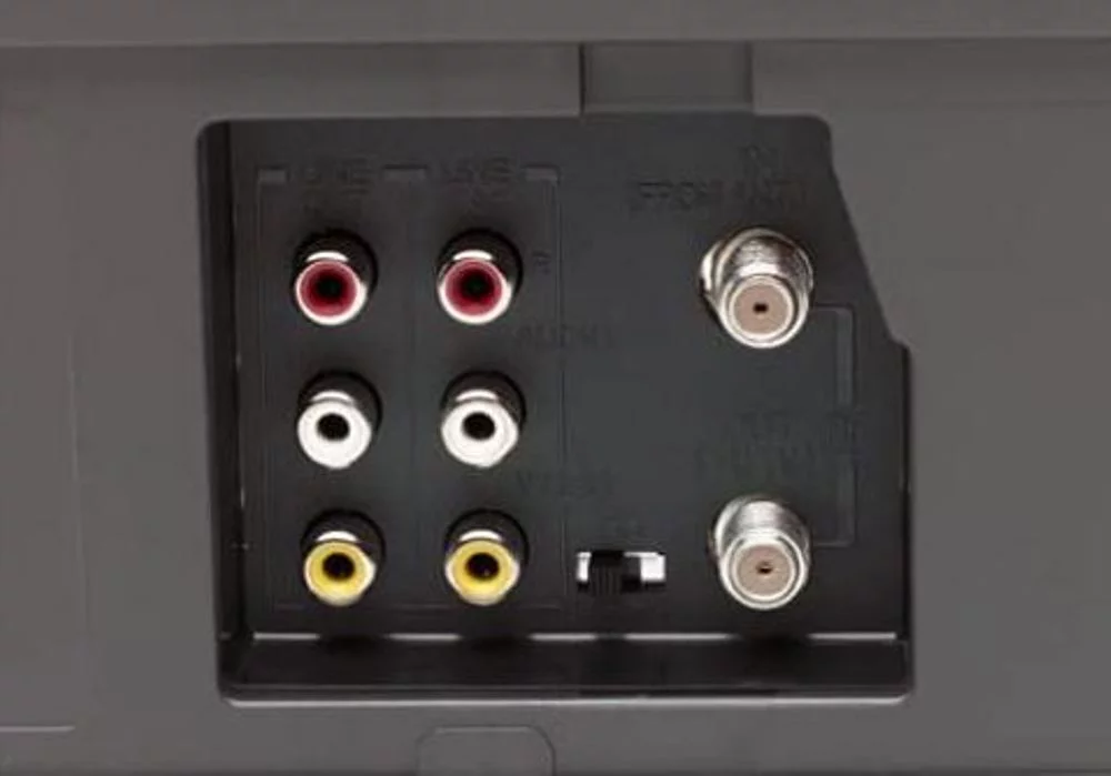 Pre-Owned Toshiba w-603 Stereo Pro Drum VHS VCR VHS Player with Remote & Cables (Good)