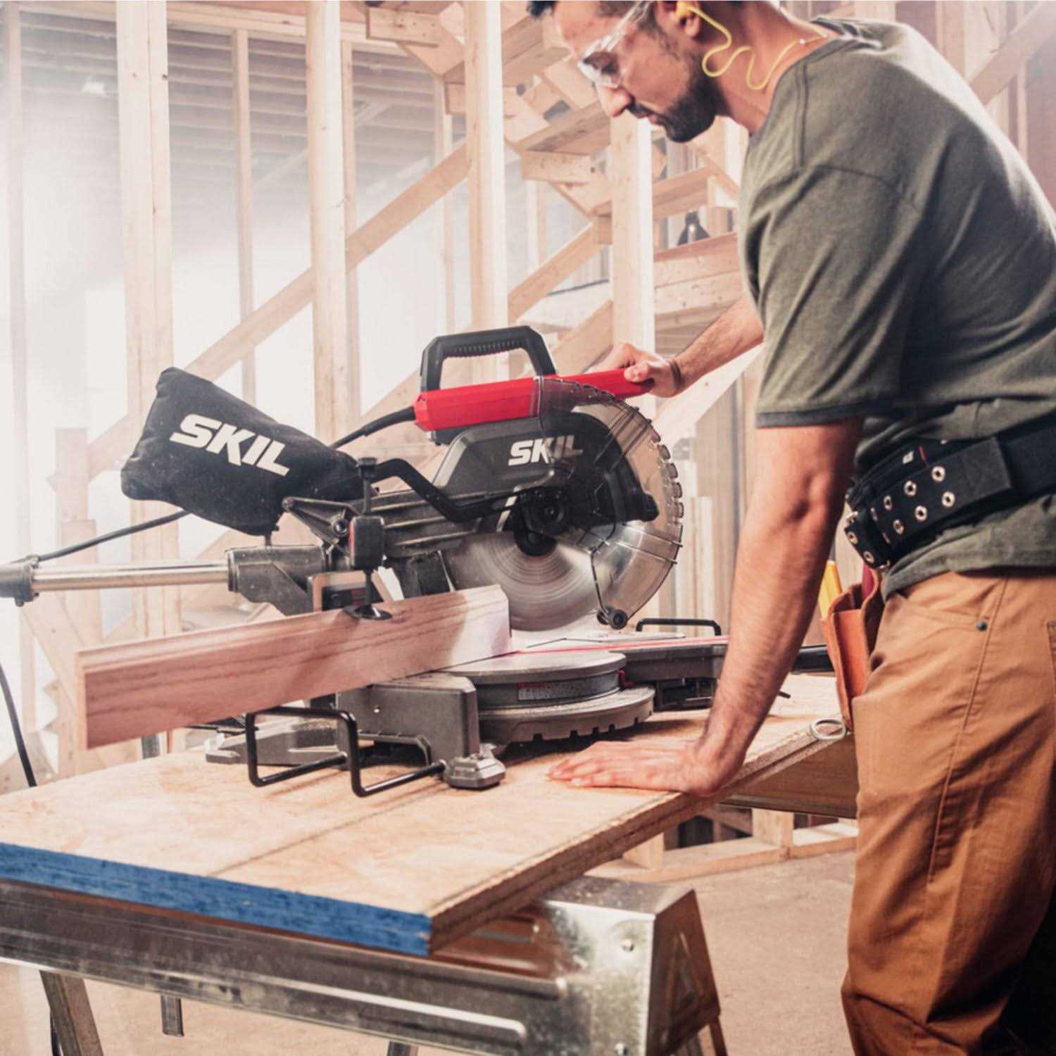 SKIL Dual Bevel Sliding Miter Saw